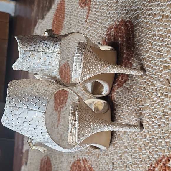 Like New Cream Stiletto Heels - Picture 3 of 6